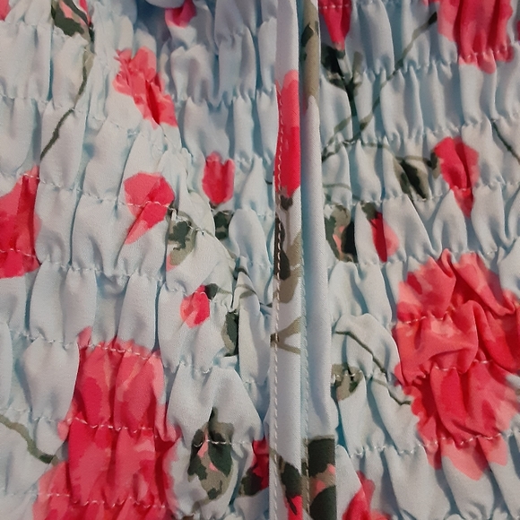 SHEIN BABY BLUE FLORAL ROUCHED BLOUSE. NWOT - Picture 4 of 6